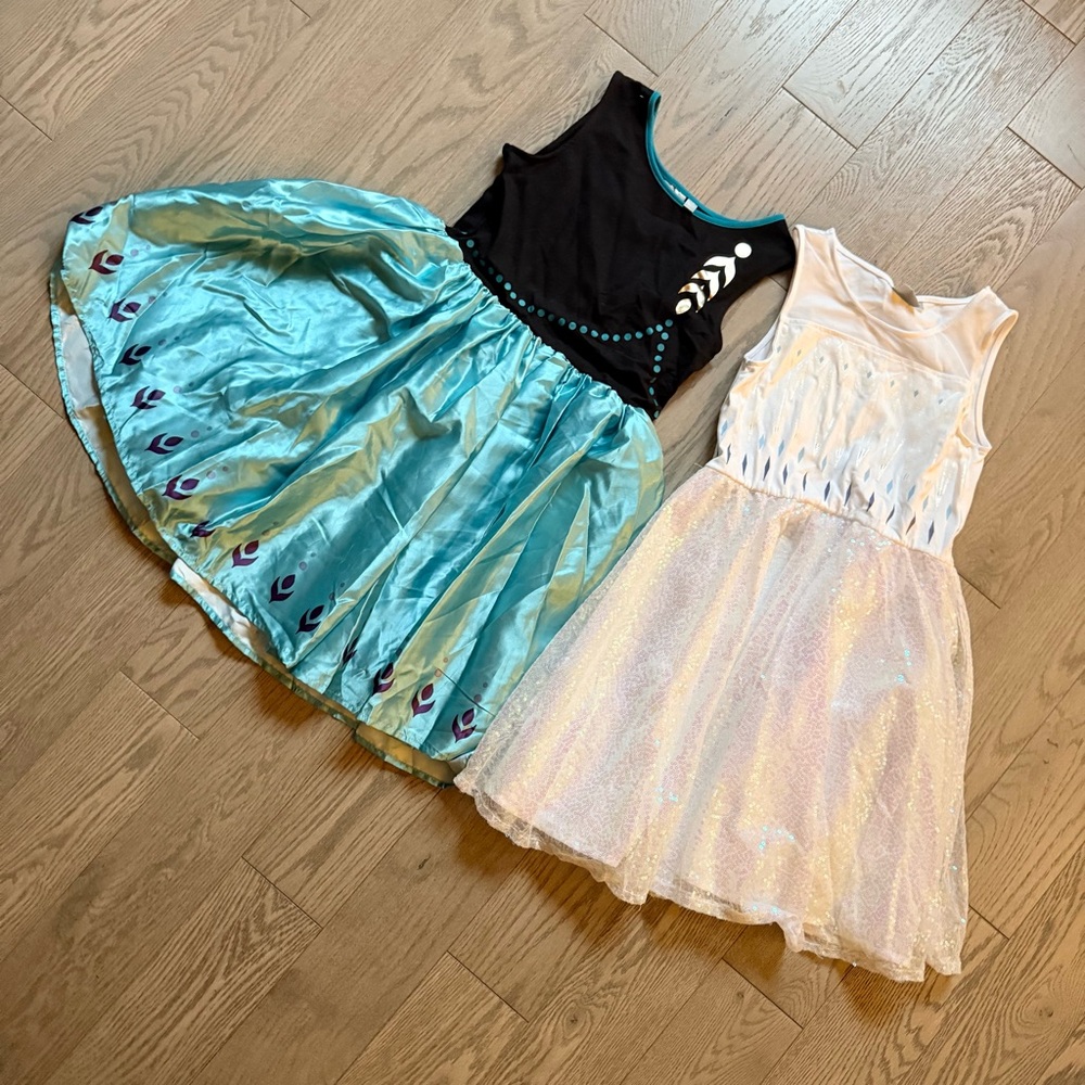 Girls Frozen Clothing Bundle - mixed sizes - Picture 3 of 6